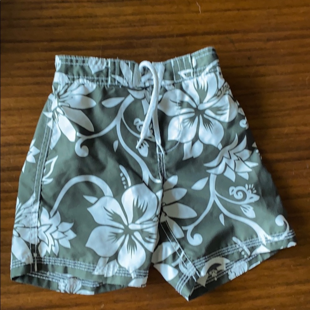 Old Navy Hawaiian print swim trunks